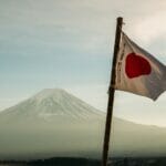 日本国旗と富士山で日本株をイメージ