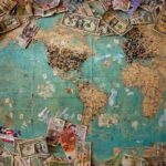 世界中の外国債券に投資するイメージ
